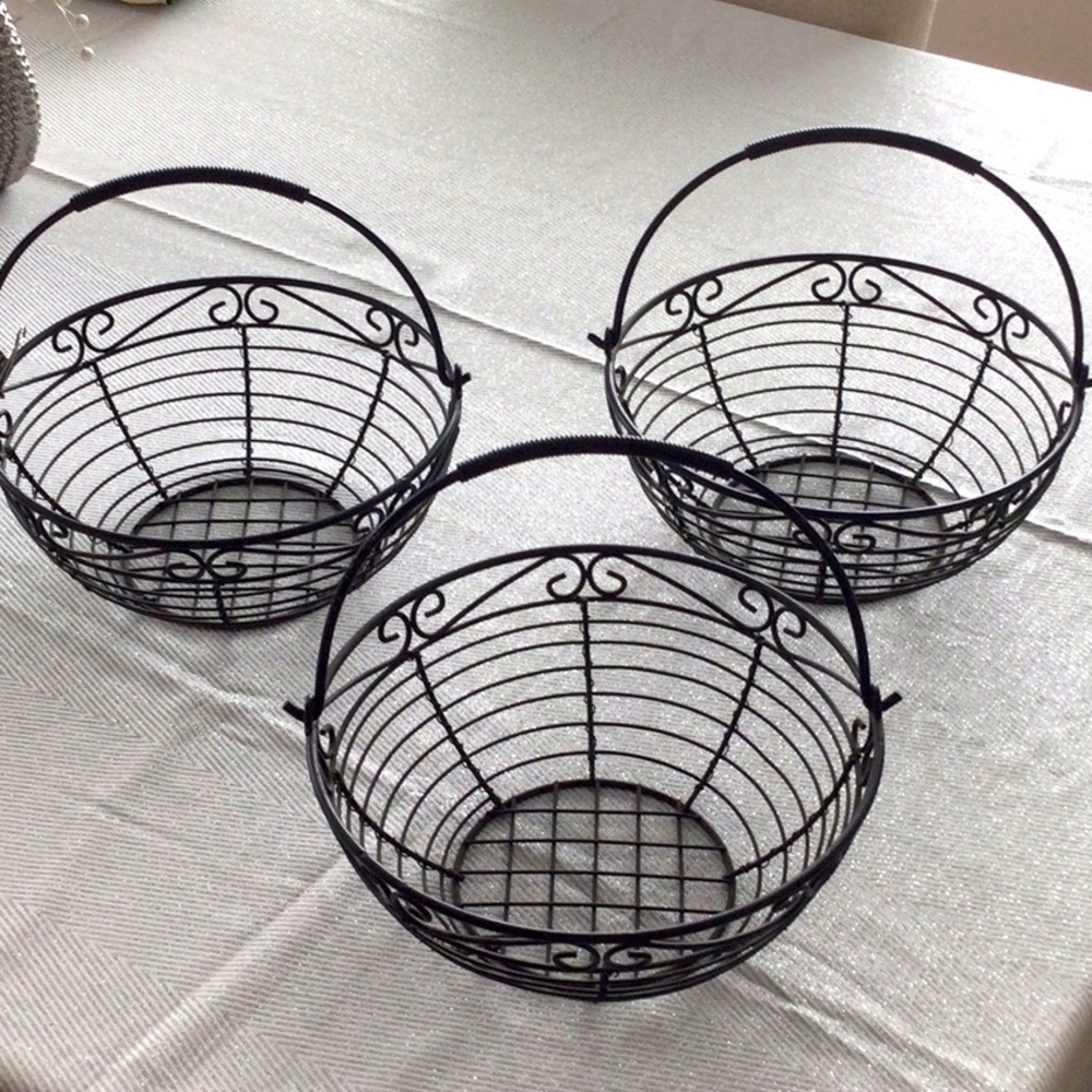 1 Metal Wire Basket
